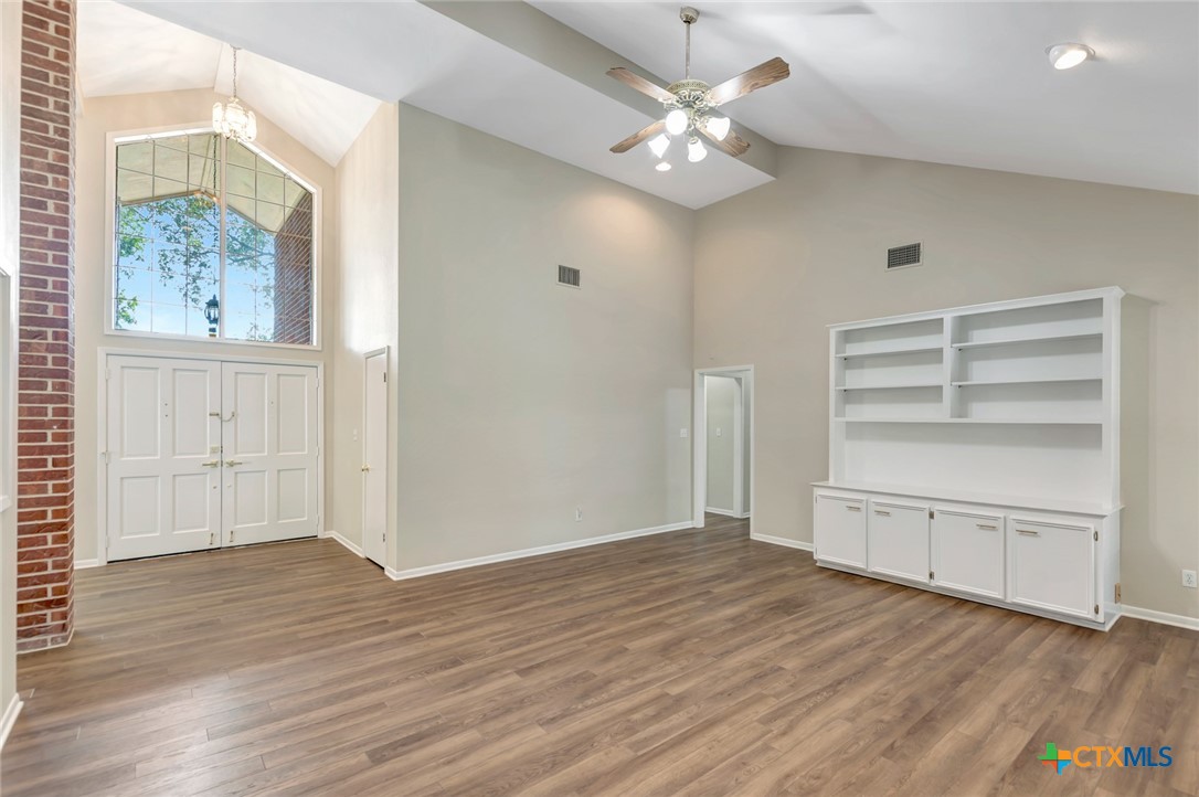 107 Tournament Drive Property Photo 13