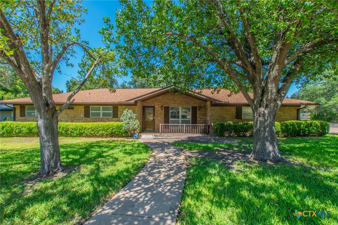 3302 Pin Oak Drive Property Photo 2