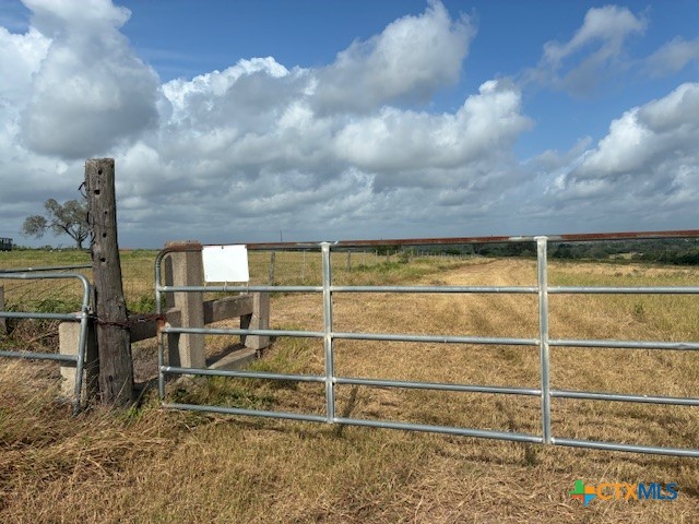 1102 Fm 443 Property Photo 2
