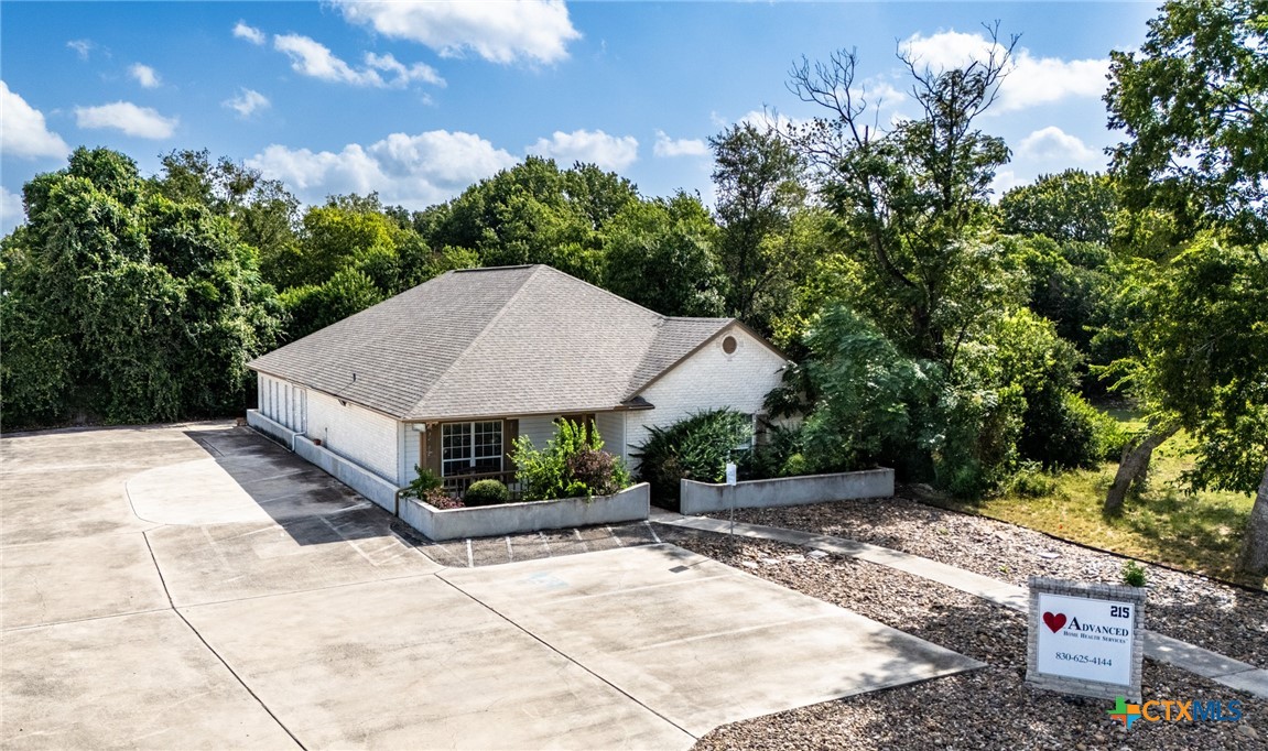 215 Courtyard Drive Property Photo 1