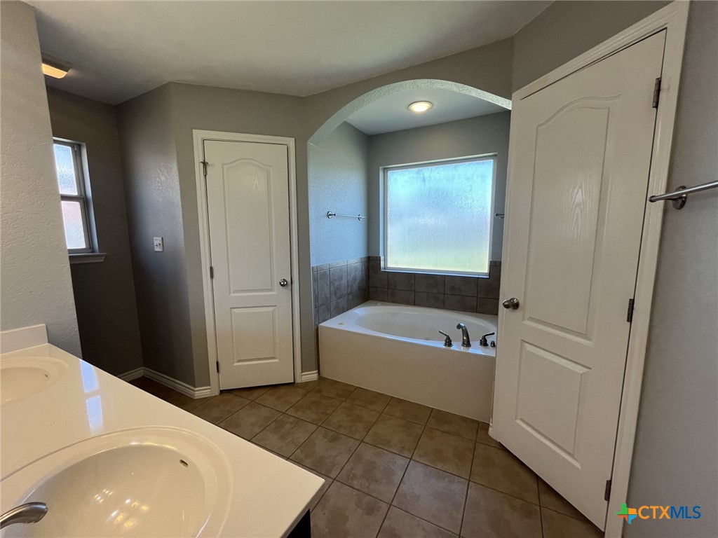 403 Hedy Drive Property Photo 8