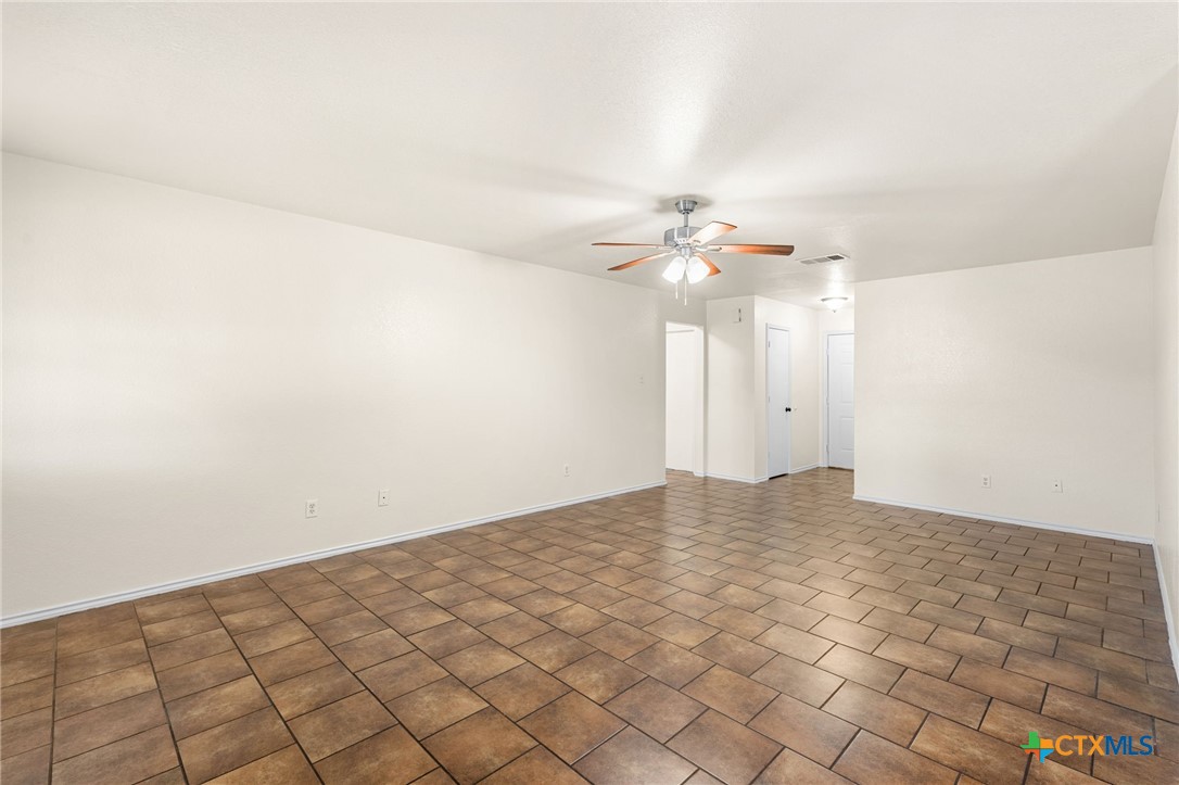 5101 Bridle Drive Property Photo 4