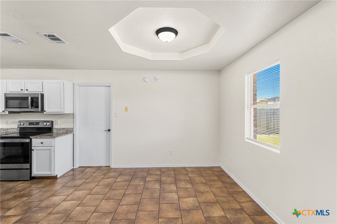 5101 Bridle Drive Property Photo 8