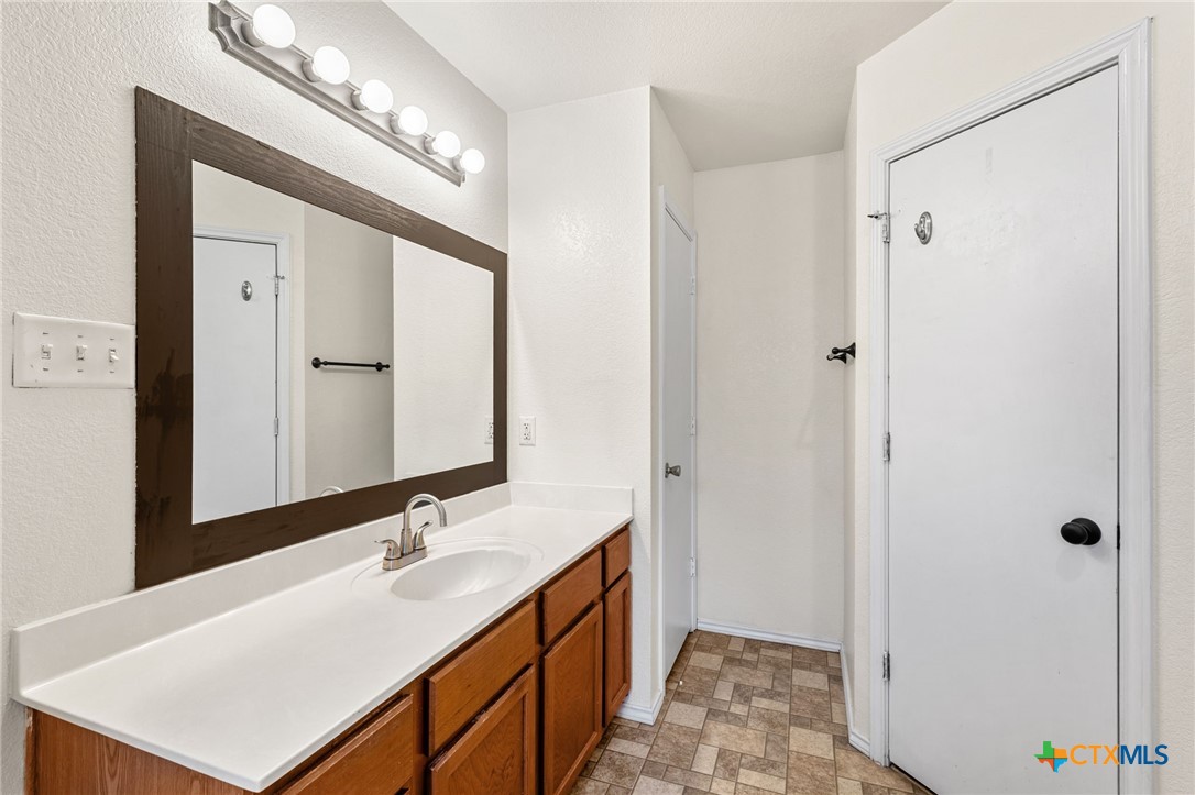 5101 Bridle Drive Property Photo 15