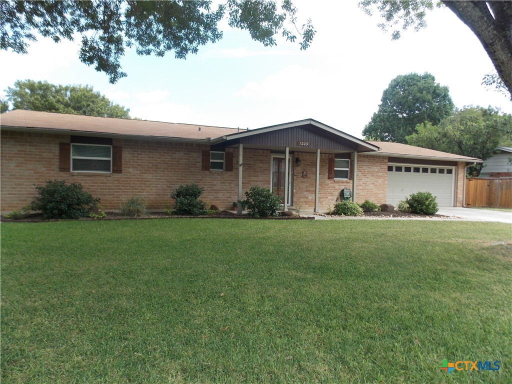 1309 Azalea Lane Property Photo 1