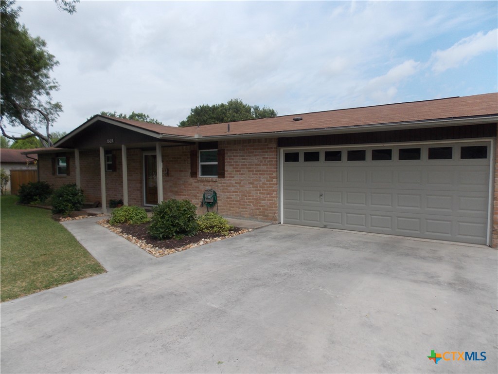 1309 Azalea Lane Property Photo 2