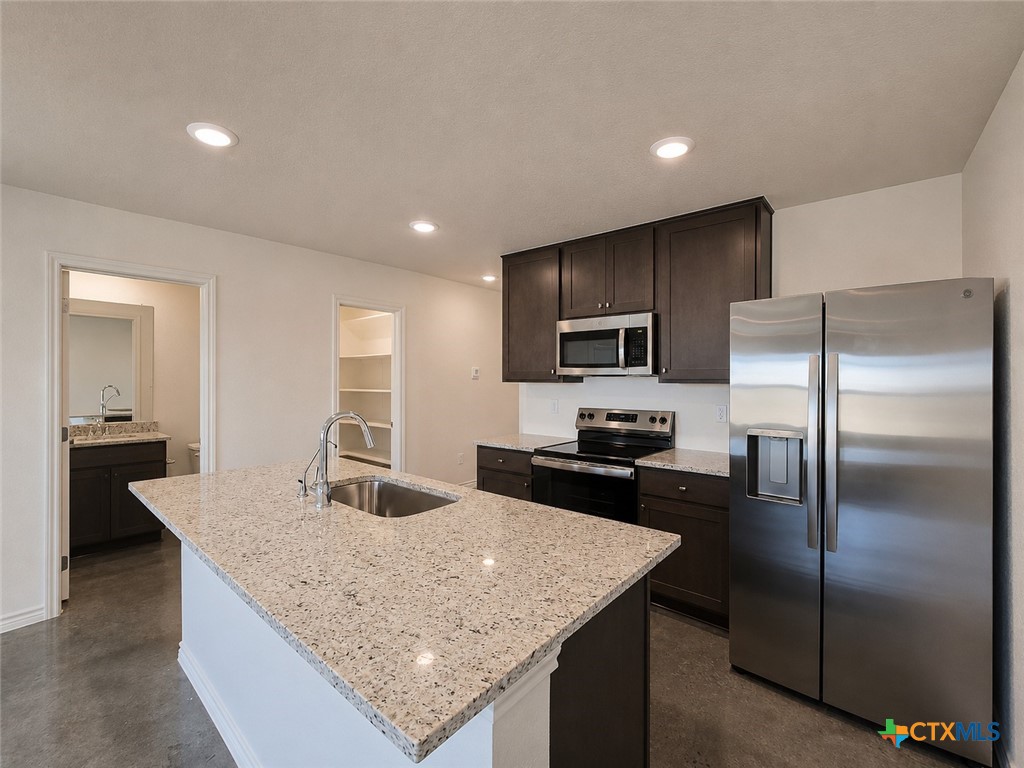 3809 American Elm Drive B Property Photo 6