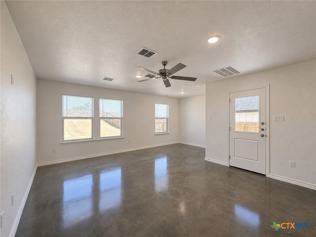 3809 American Elm Drive B Property Photo 9