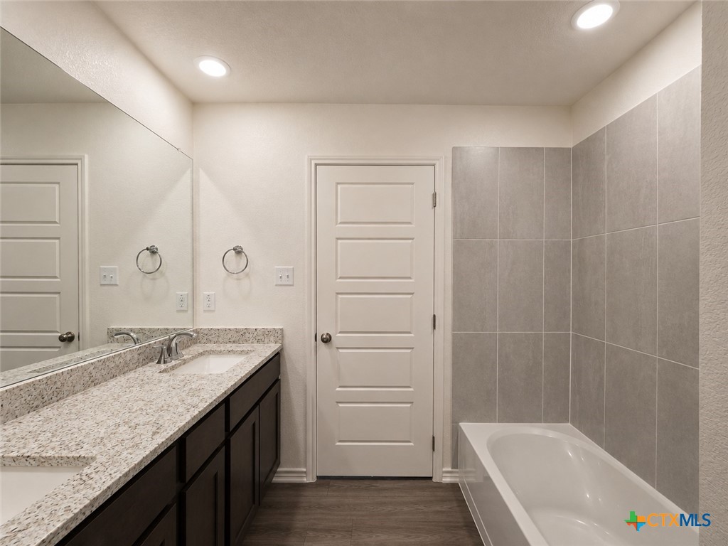 3809 American Elm Drive B Property Photo 22