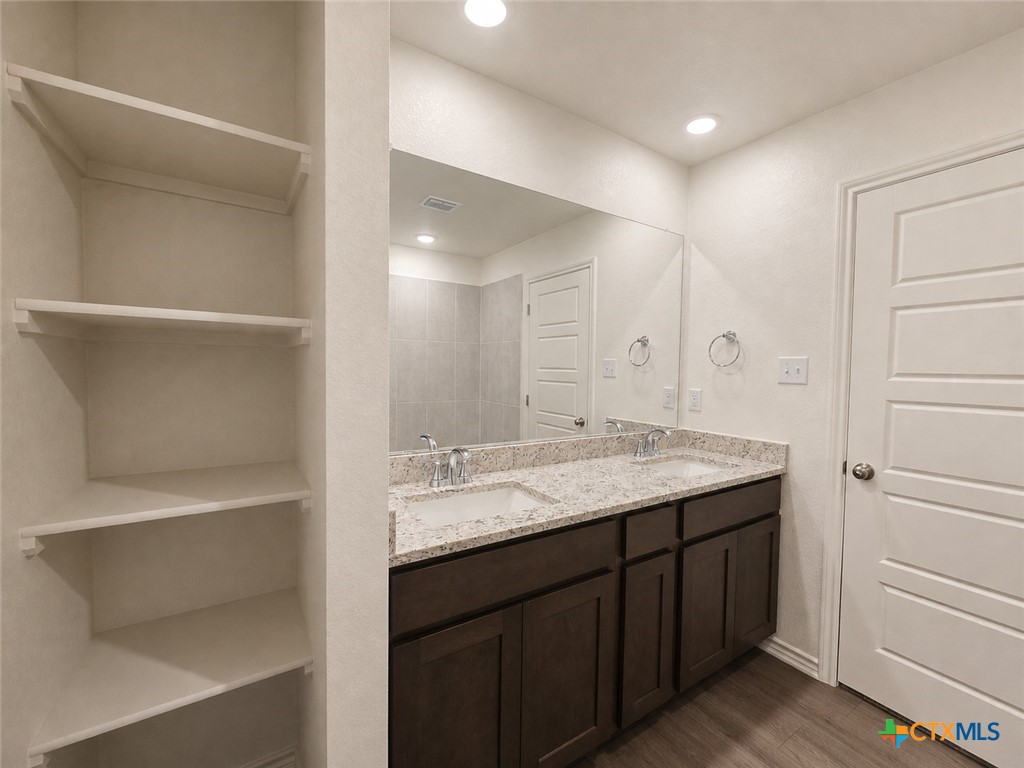 3809 American Elm Drive B Property Photo 23