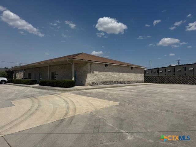 911 S Main Street Property Photo 2