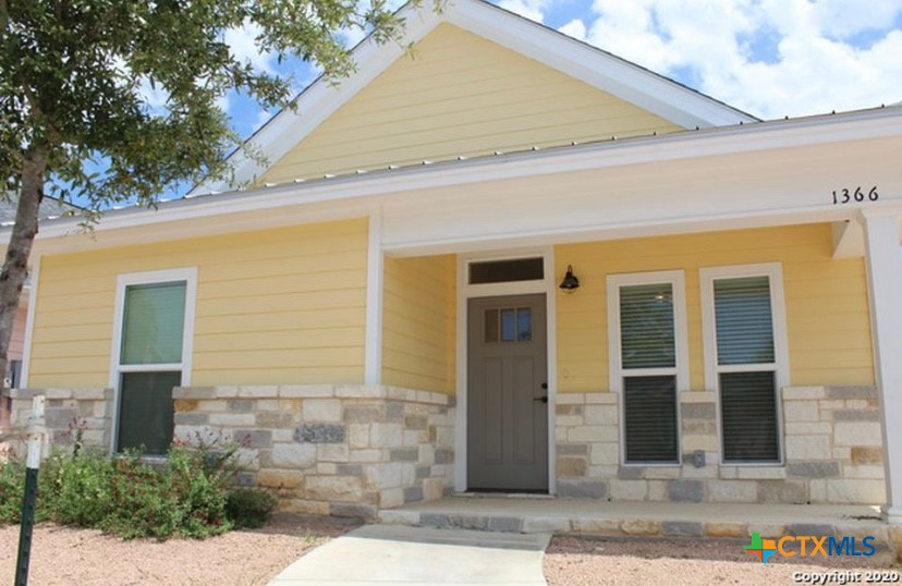 1366 Hanz Drive Property Photo 2