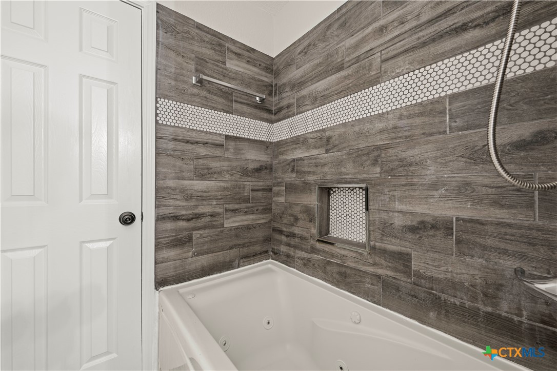 4502 Glennwood Drive Property Photo 20