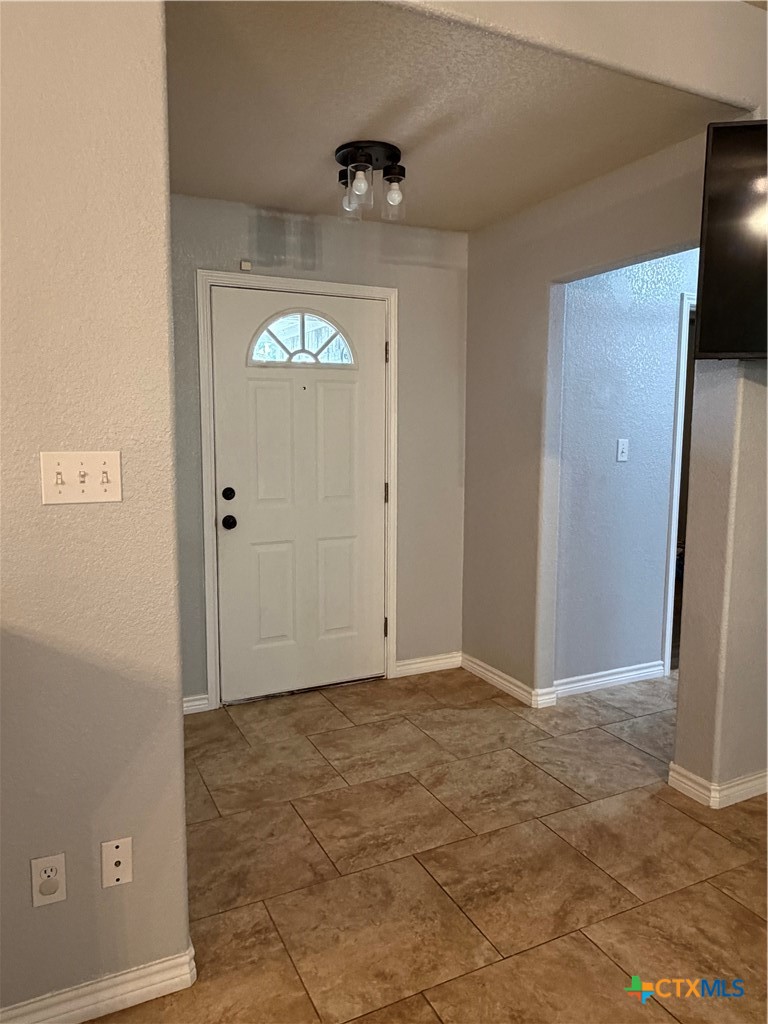 484 Cordova Loop Property Photo 2