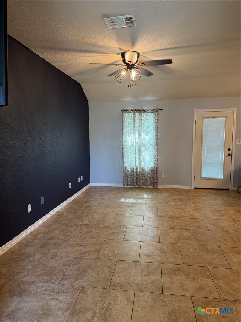 484 Cordova Loop Property Photo 3