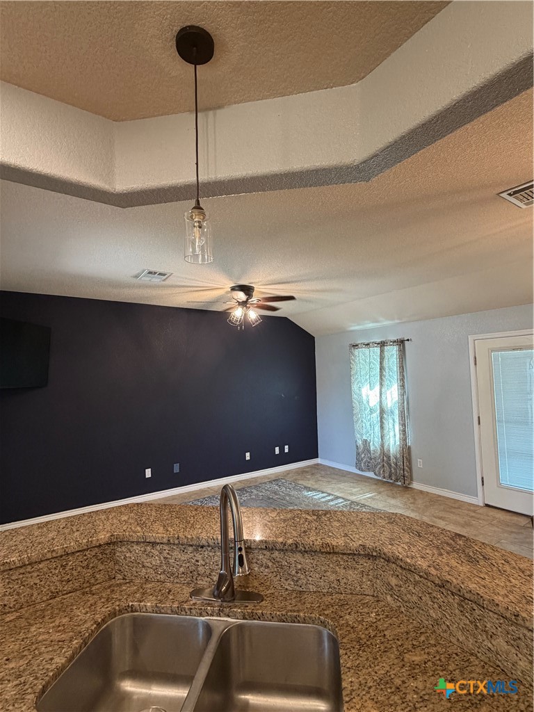 484 Cordova Loop Property Photo 4