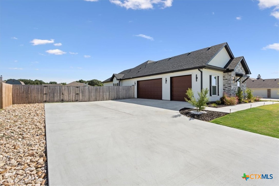 5244 Camargue Drive Property Photo 3