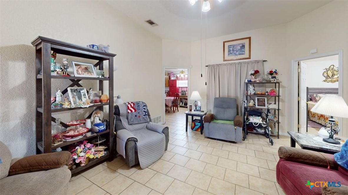 3302 Southhill Drive Property Photo 2