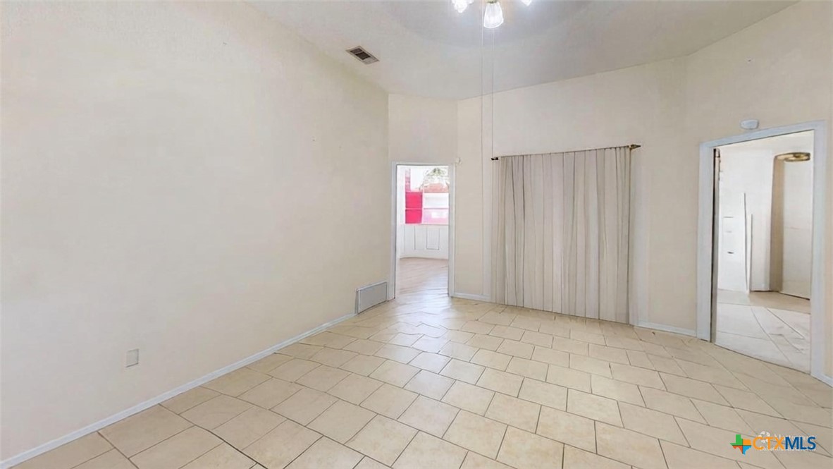 3302 Southhill Drive Property Photo 3