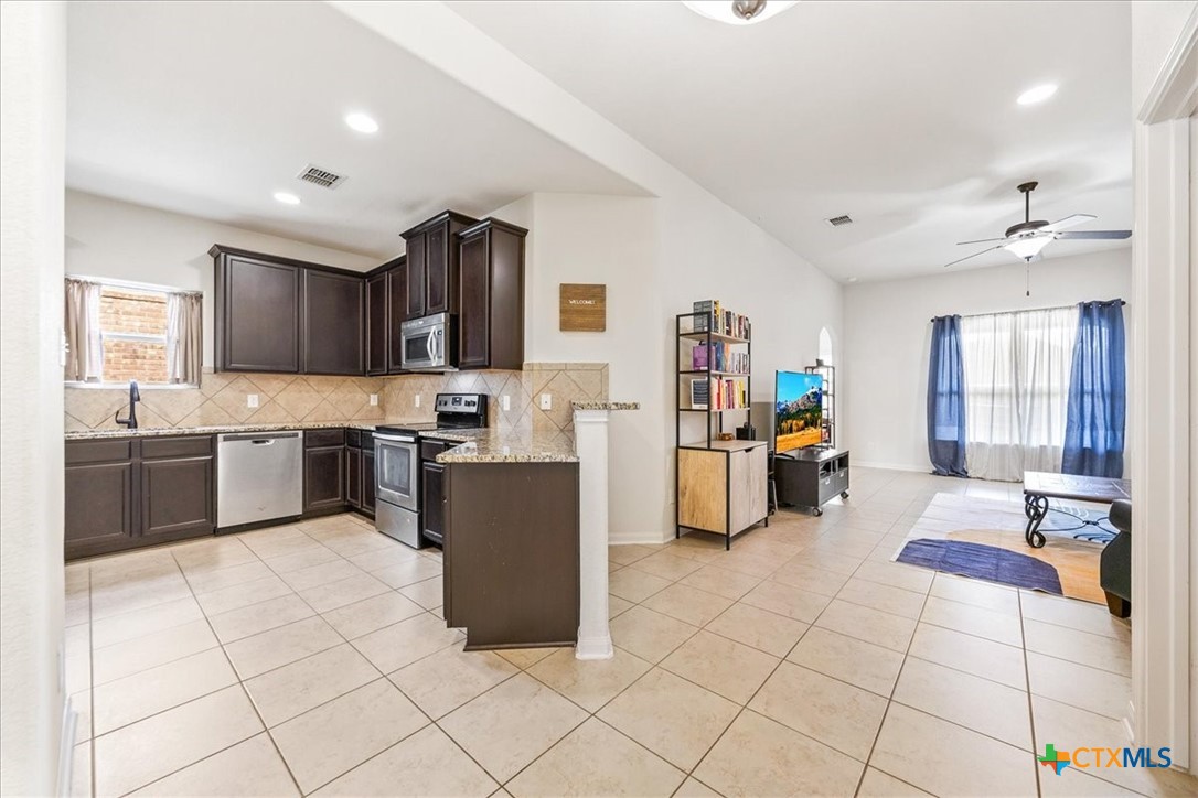 330 Callalily Property Photo 7
