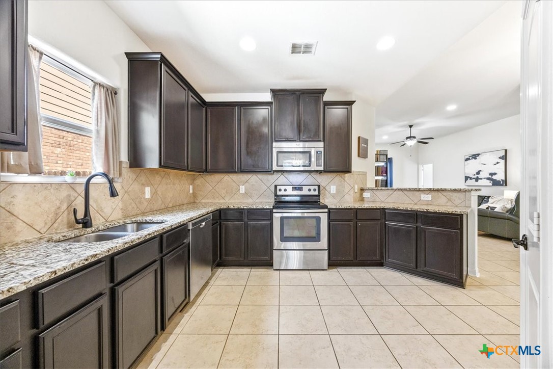 330 Callalily Property Photo 10