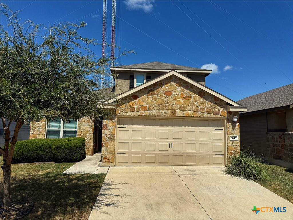 8819 Straight Oaks Property Photo 2