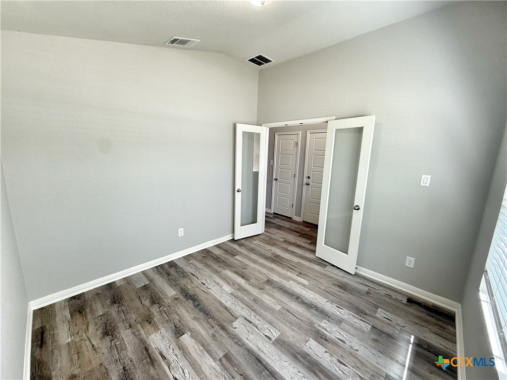 8819 Straight Oaks Property Photo 3