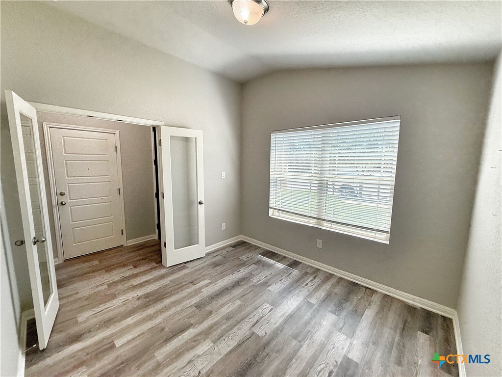 8819 Straight Oaks Property Photo 4