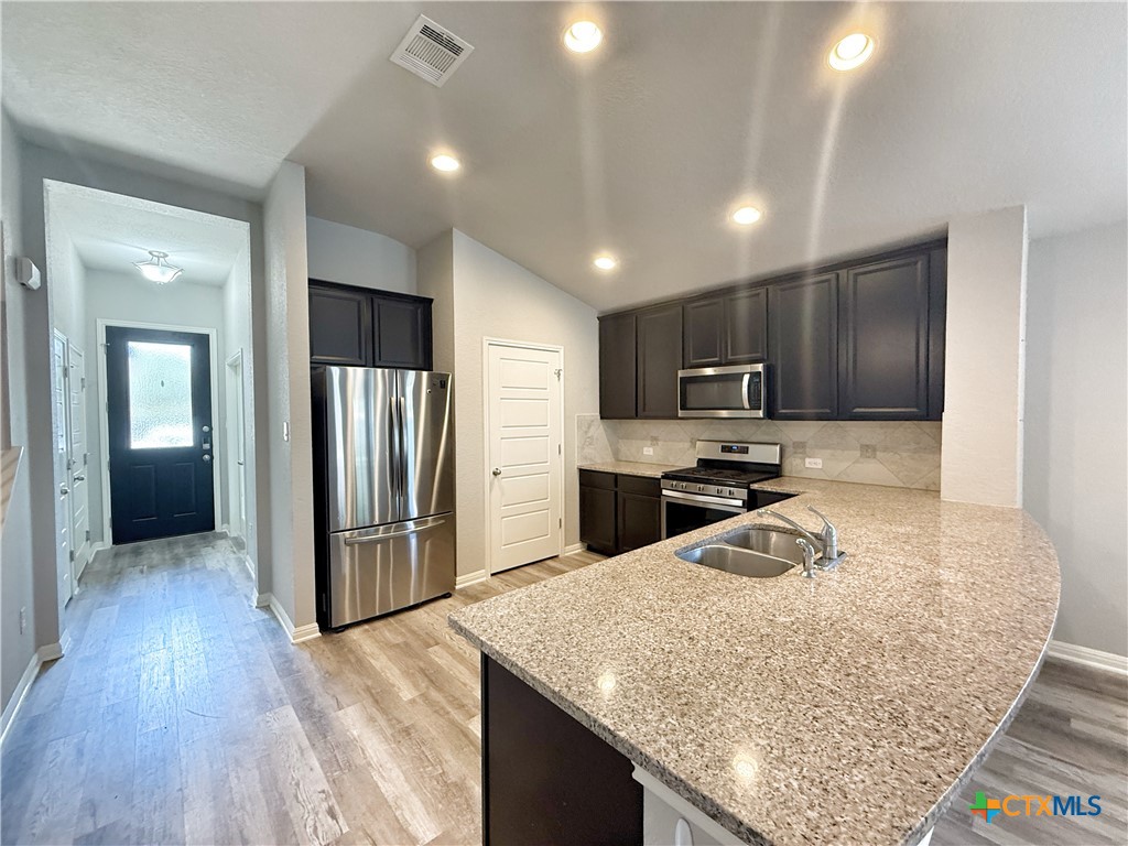 8819 Straight Oaks Property Photo 6