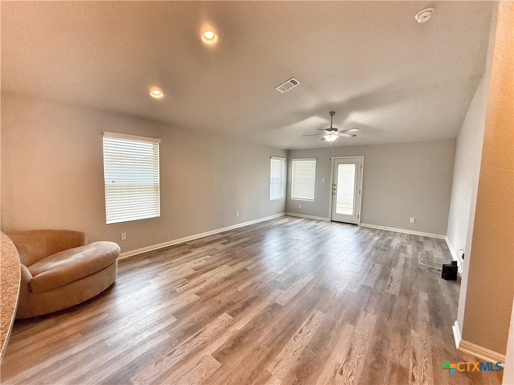 8819 Straight Oaks Property Photo 11