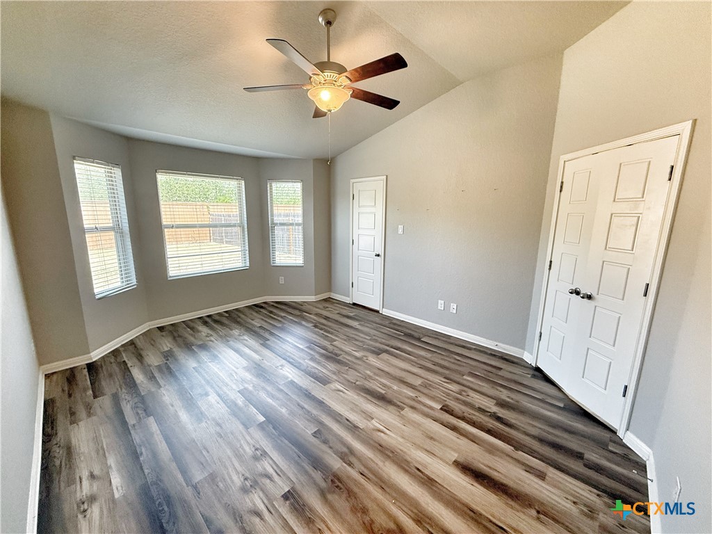 8819 Straight Oaks Property Photo 15