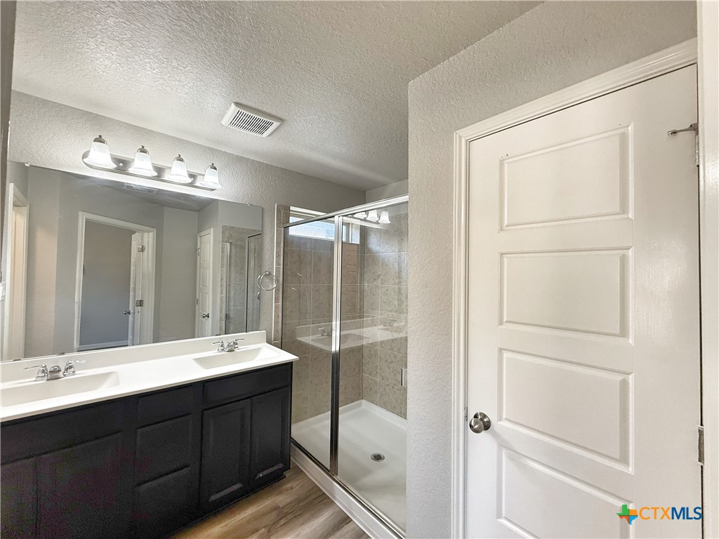 8819 Straight Oaks Property Photo 18