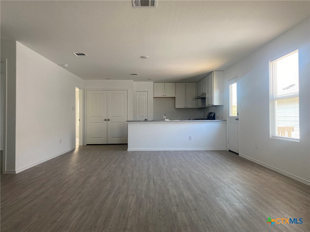 7102 Satellite Way Property Photo 2