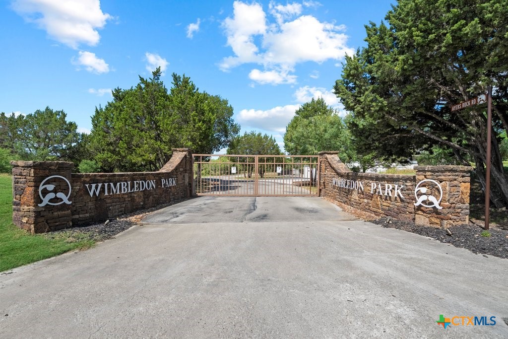 831 Ayers Rock Road Property Photo 1