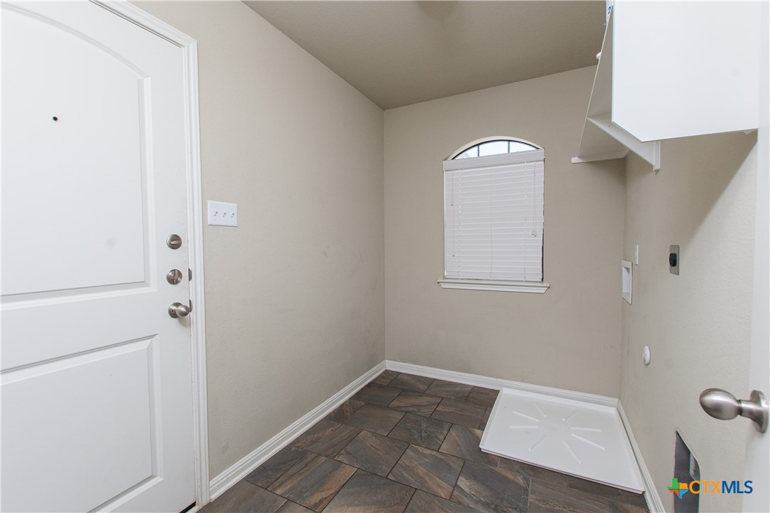 3505 Castleton Drive Property Photo 8