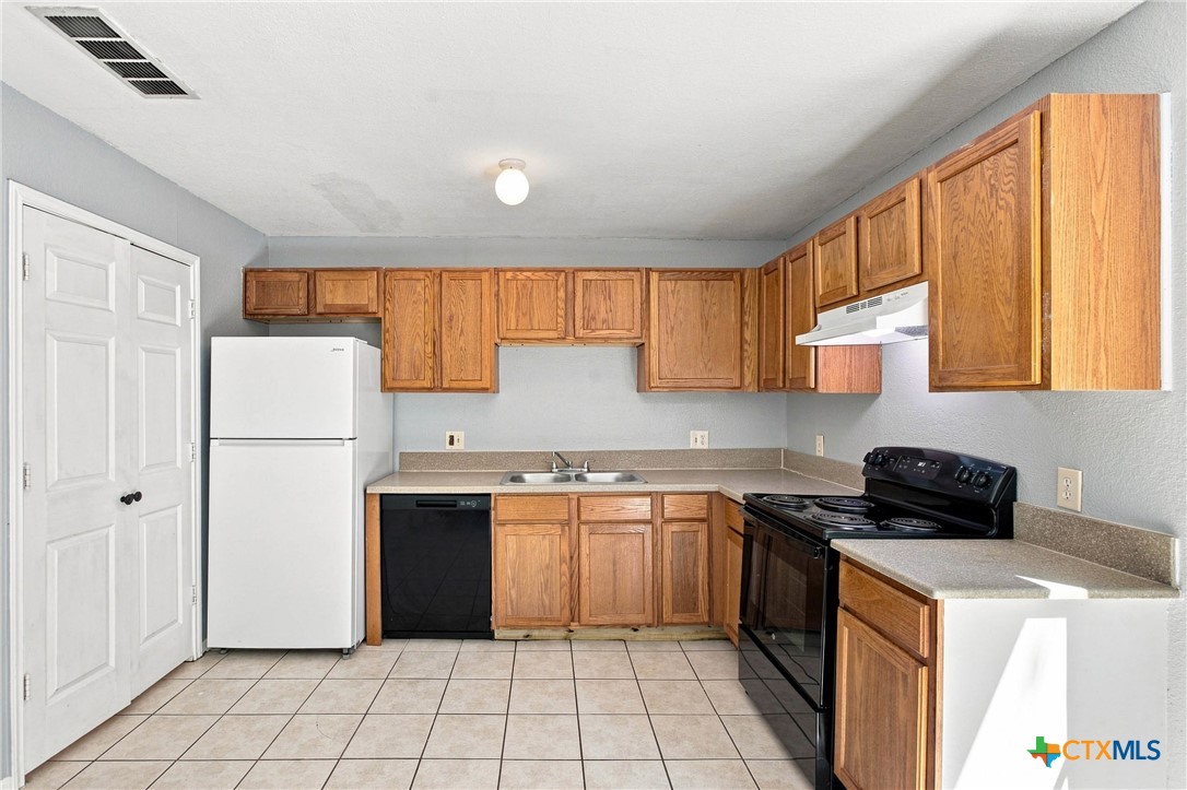 3410 Victoria Circle C Property Photo 3