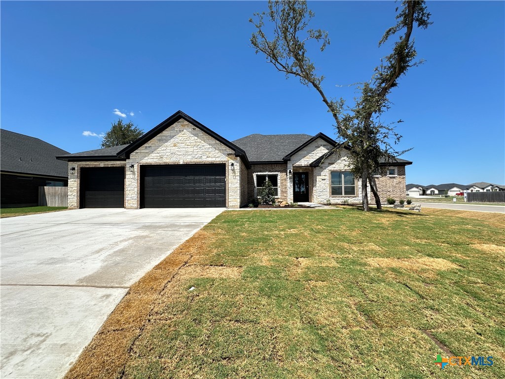800 Eagle Heights Drive Property Photo 1