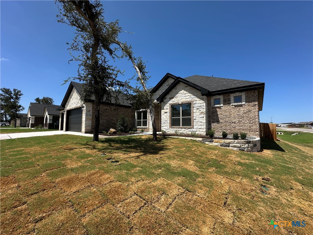 800 Eagle Heights Drive Property Photo 3
