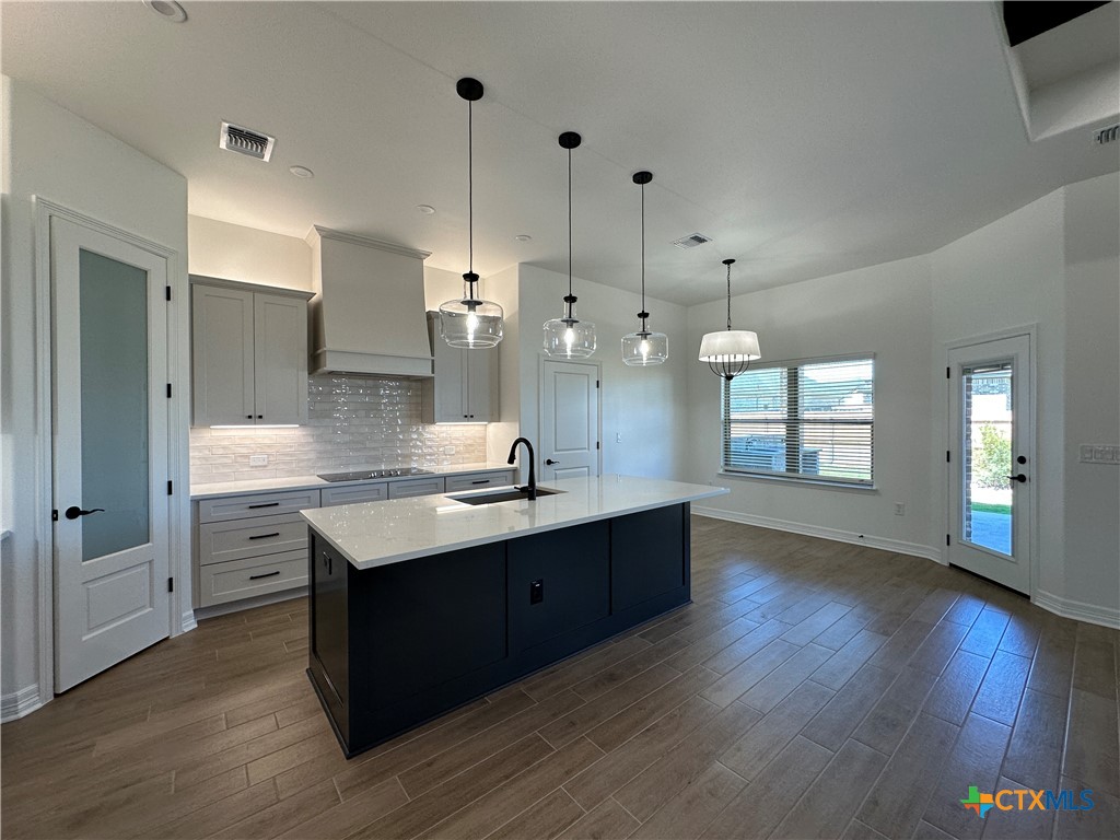 800 Eagle Heights Drive Property Photo 11