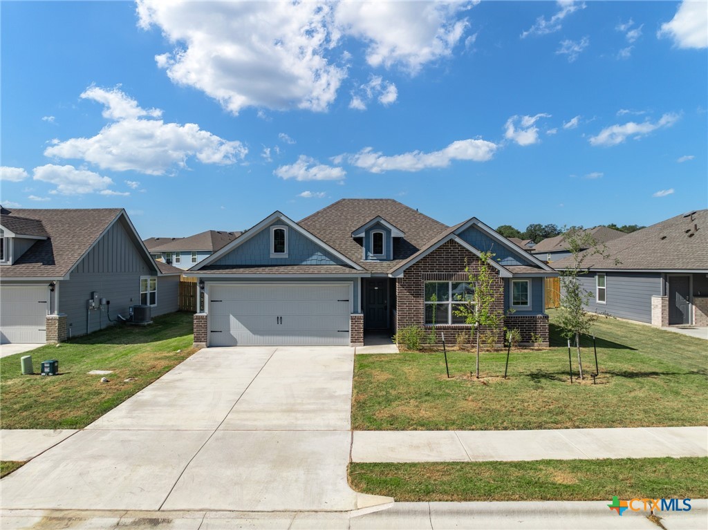 1916 Deodar Drive Property Photo 2