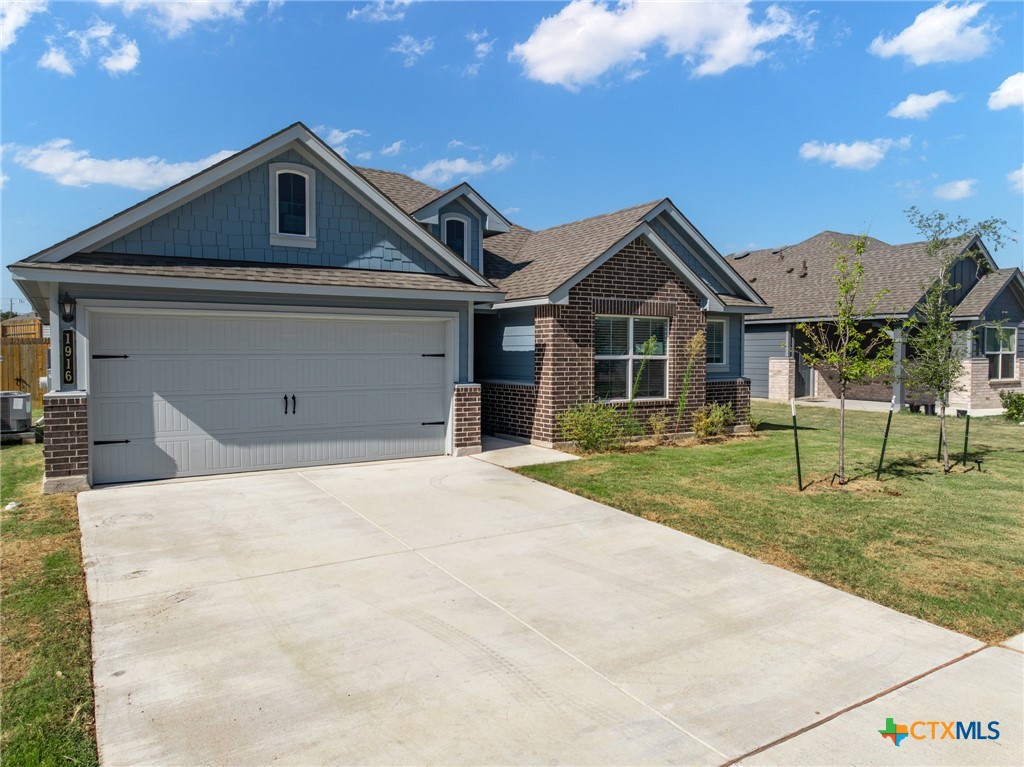 1916 Deodar Drive Property Photo 3