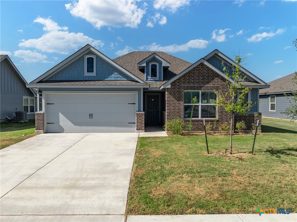 1916 Deodar Drive Property Photo 4