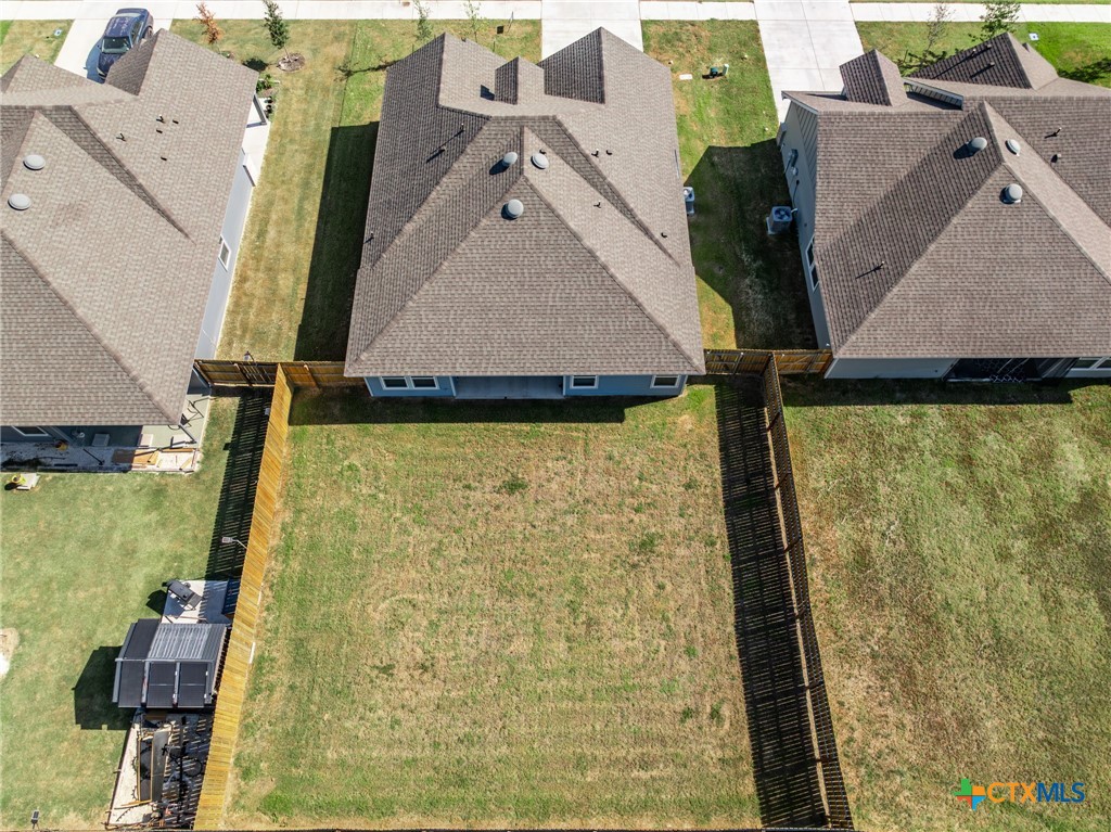 1916 Deodar Drive Property Photo 8