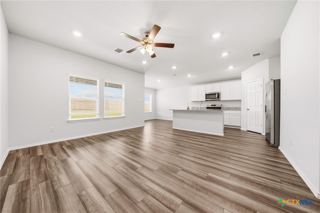 1916 Deodar Drive Property Photo 16