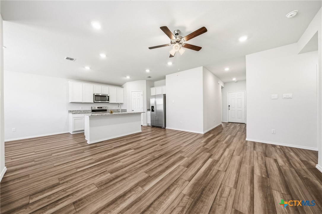 1916 Deodar Drive Property Photo 17