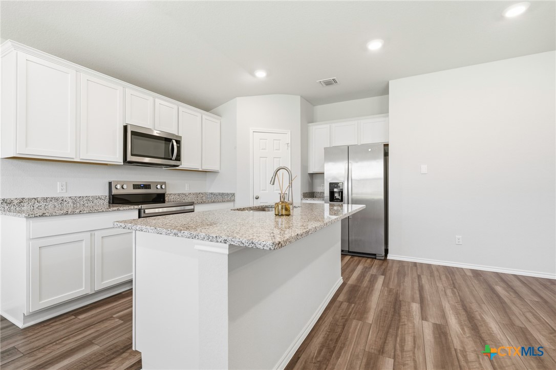 1916 Deodar Drive Property Photo 18