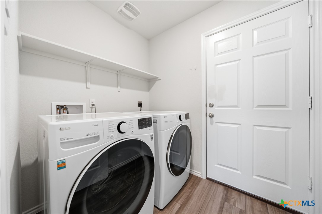 1916 Deodar Drive Property Photo 21