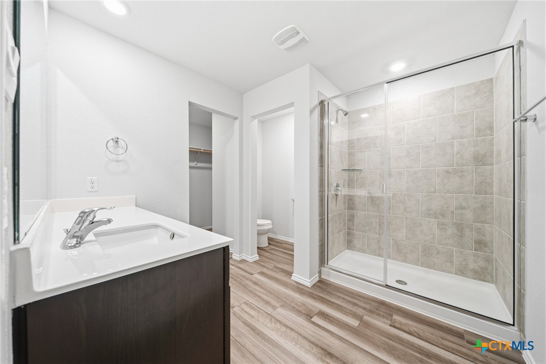 1916 Deodar Drive Property Photo 25