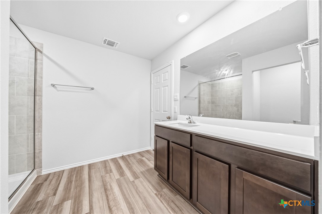 1916 Deodar Drive Property Photo 26