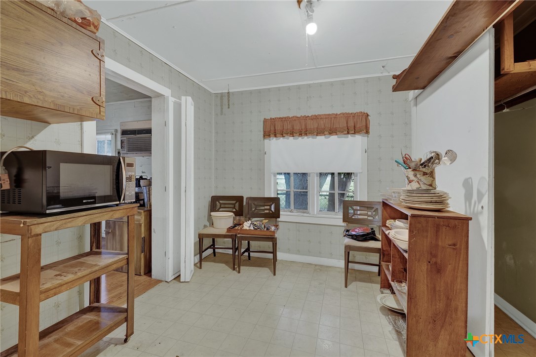 1244 W Bridge Street Property Photo 6